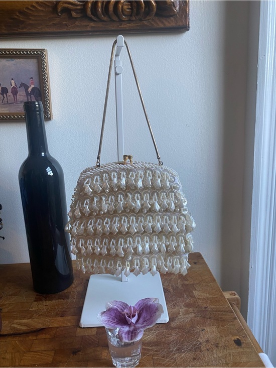 Unbranded Handbags - Pearl-Embellished Cream Evening Clutch with Gold Chain